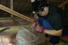 業者が行う屋根裏のデザインアンテナ設置方法