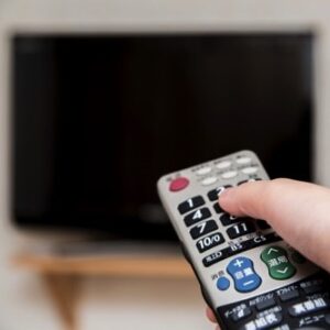 テレビの修理は自分でできる？故障原因はバックライト？対処法や依頼手順を解説