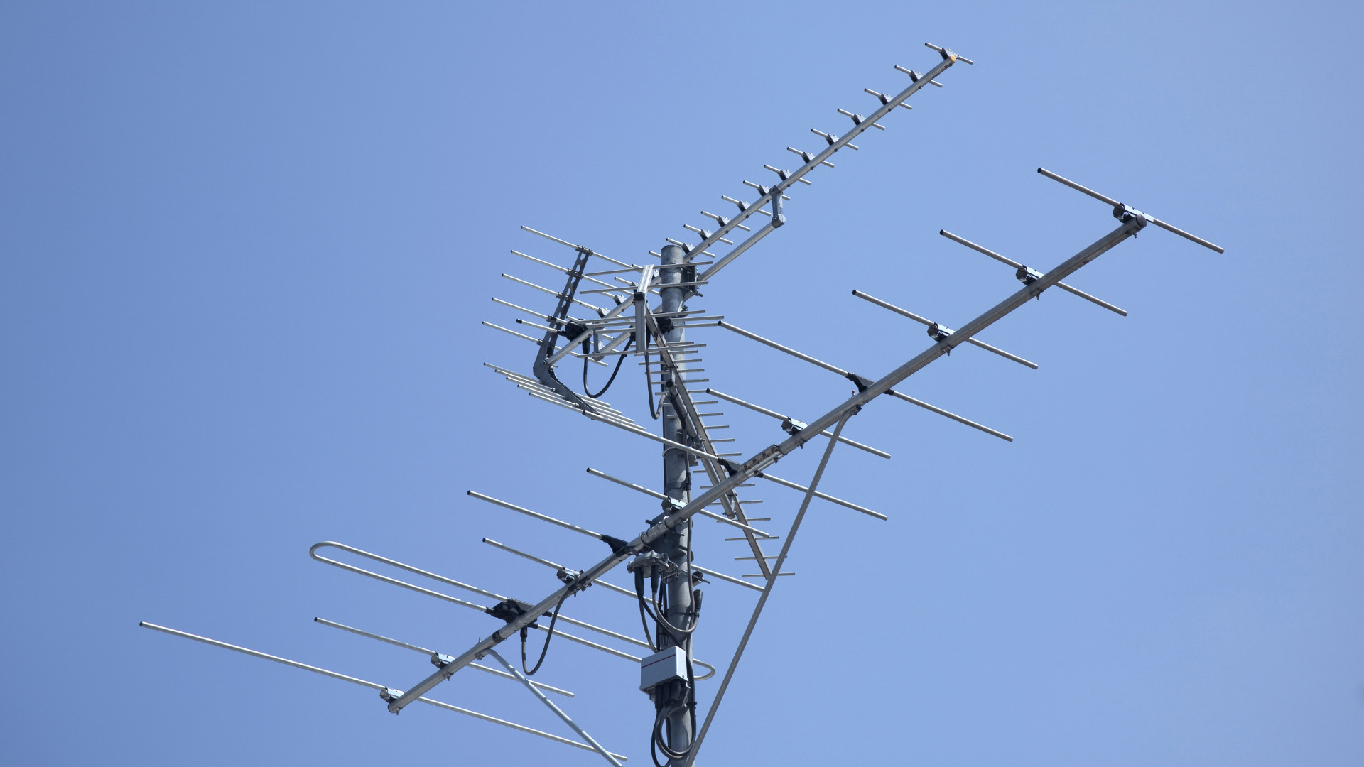 【VHFアンテナとUHFアンテナの違いや見分け方】