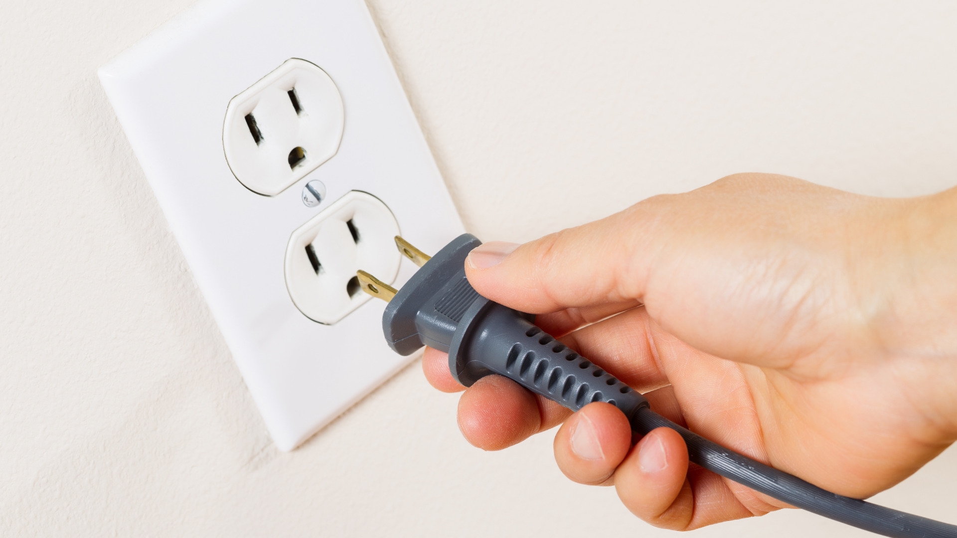 主電源や電源コードの確認