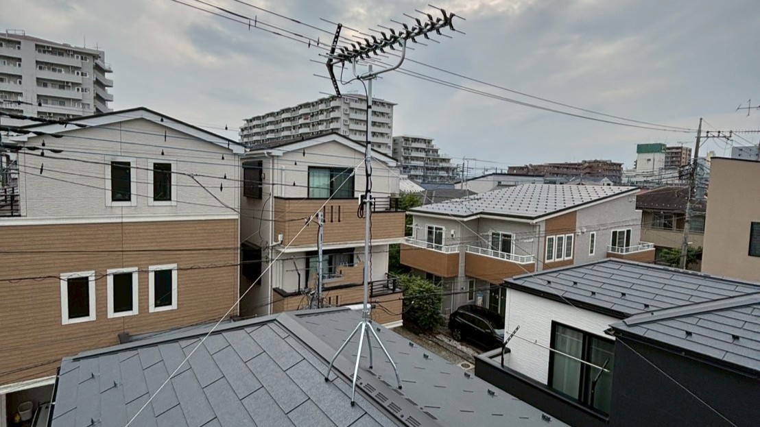 高性能なパラスタックアンテナとは？特徴やメリットを徹底解説