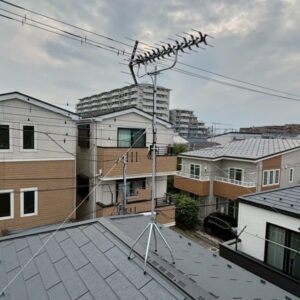 高性能なパラスタックアンテナとは？特徴やメリットを徹底解説