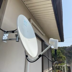 2025年10月6日　福岡県宗像市自由ケ丘A様邸　デザインアンテナと4K8K対応BS/CSアンテナ交換工事